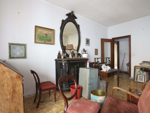 Via Raffaele Calvanico, 12 - Napoli