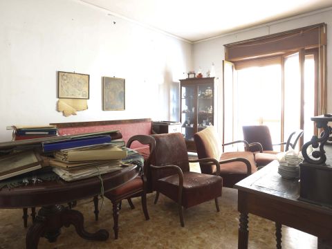 Via Raffaele Calvanico, 12 - Napoli
