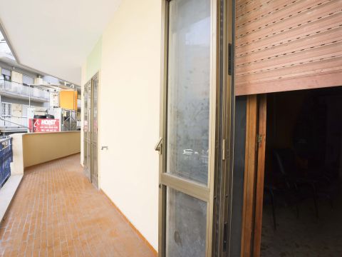Via Raffaele Calvanico, 12 - Napoli