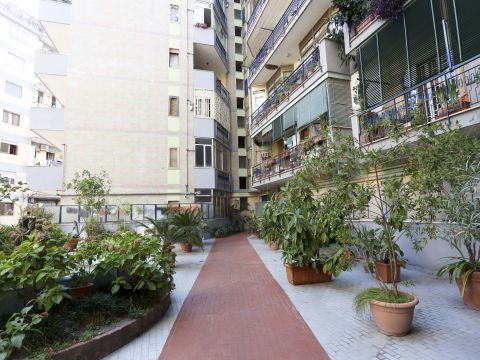 Via Raffaele Calvanico, 12 - Napoli