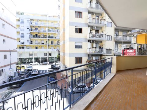 Via Raffaele Calvanico, 12 - Napoli