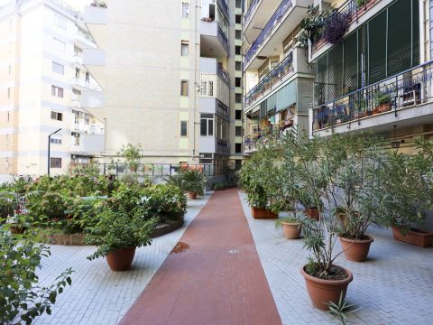 Via Raffaele Calvanico, 12 - Napoli