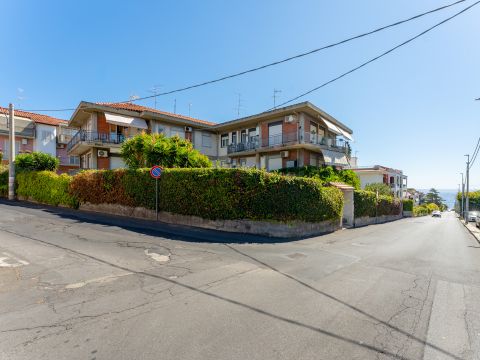Via Mollica, 47 - Aci Castello