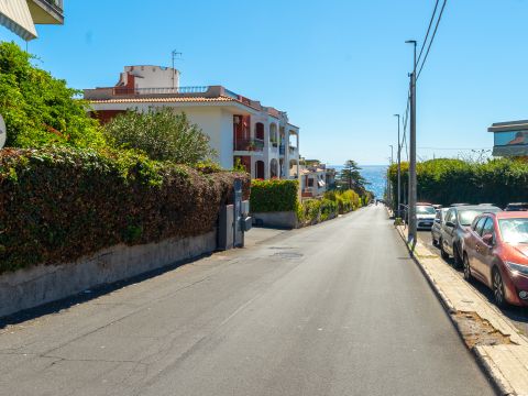Via Mollica, 47 - Aci Castello