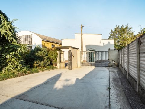 Viale Bialetti, 1A - Mede