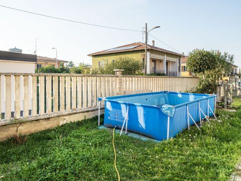 Viale Bialetti, 1A - Mede