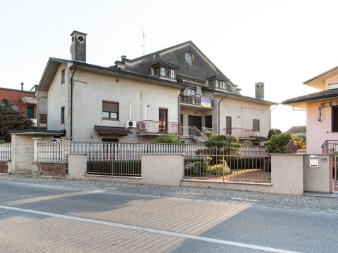 Viale Bialetti, 1A - Mede
