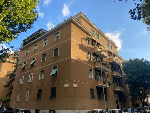 Piazza Massa Carrara, 1 - Roma