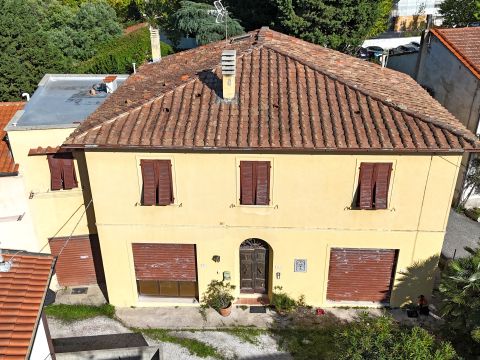 Via Palestro, 19 - Collesalvetti