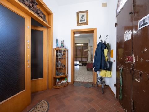 Via Palestro, 19 - Collesalvetti