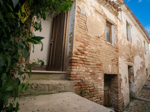 Via Montebello, 24 - Terre Roveresche
