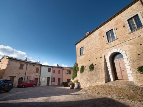 Via Montebello, 24 - Terre Roveresche