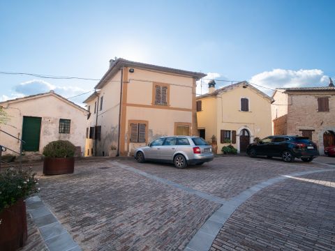 Via Montebello, 24 - Terre Roveresche