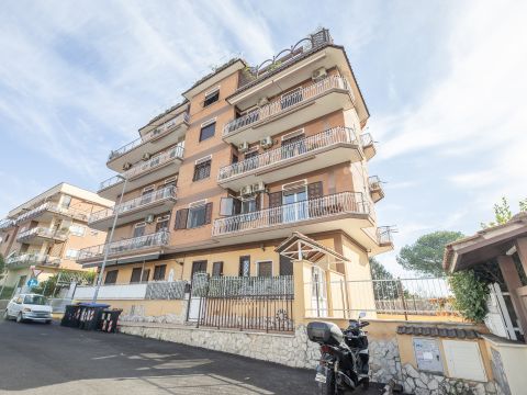 Via Montemiletto, 69 - Roma