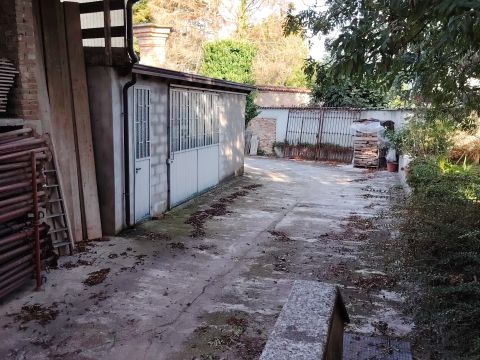 Via Montebello, 22 - Barbianello
