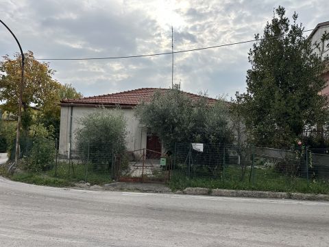 Via Croce Vecchia, 78 - Tollo