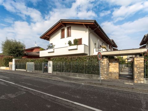 Via Giacomo Puccini, 7 - Stezzano