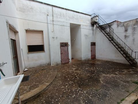 via Marcinelle ang. L. Da Vinci - Salice Salentino
