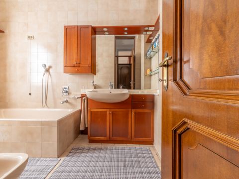 Via E. H. Grieg - Saronno