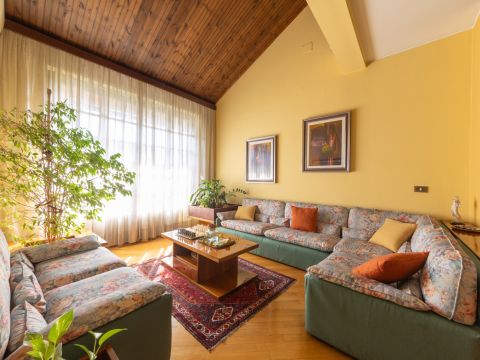 Via E. H. Grieg - Saronno