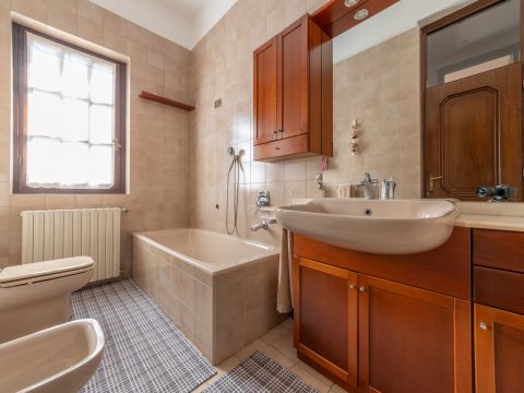 Via E. H. Grieg - Saronno