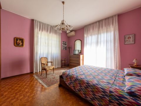 Via E. H. Grieg - Saronno