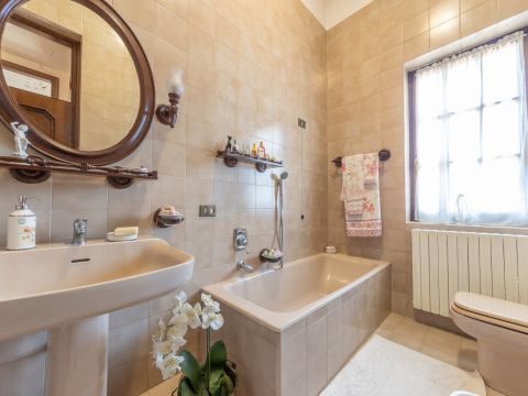 Via E. H. Grieg - Saronno