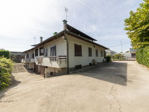 Via E. H. Grieg - Saronno