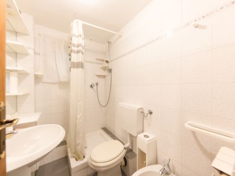 Via Paolo Giacometti, 1 - Genova