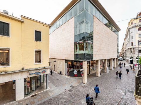 Via Zabarella, 81 - Padova