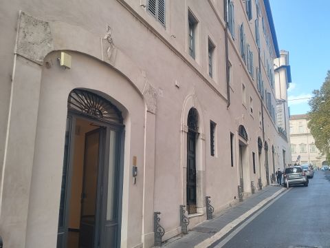 Via della Consulta, 5 - Roma