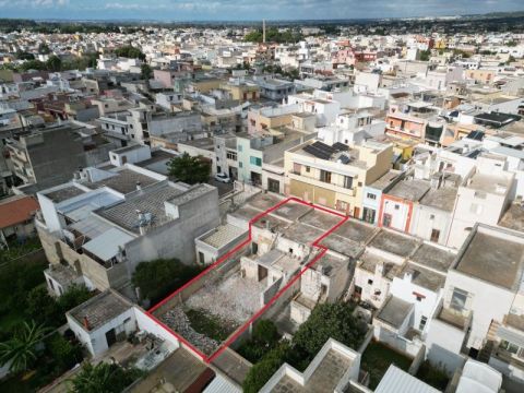 Via F. Crispi 108 - Taurisano