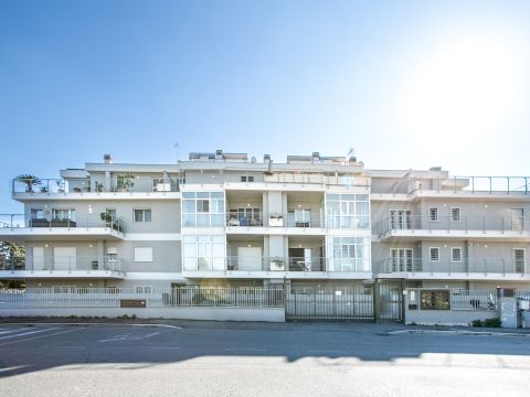 Via Ildebrando della Giovanna, 81 - Roma