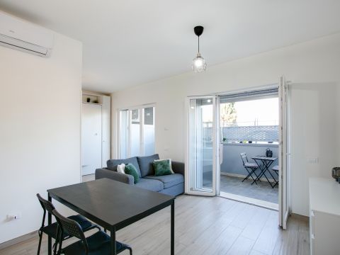 Via Ildebrando della Giovanna, 81 - Roma