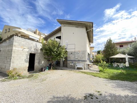 Via Alcide de Gasperi, 10 - Tortoreto