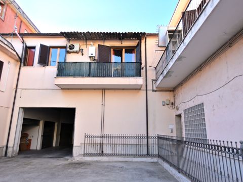 Via Abruzzo, 13 - Villalba