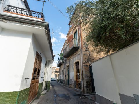 Via Vicario Nicolosi, 14 - Aci Castello