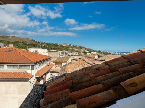 Via Vicario Nicolosi, 14 - Aci Castello