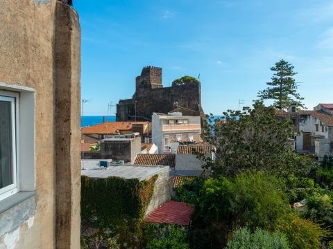 Via Vicario Nicolosi, 14 - Aci Castello