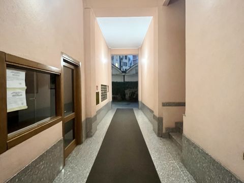 Via Tiziano, 15 - Milano