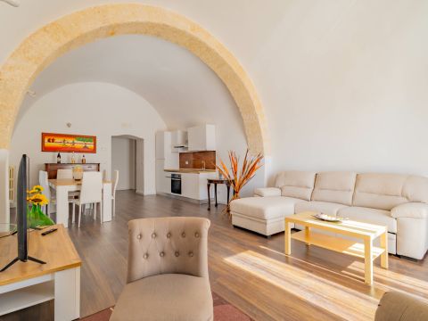 Strada Crocifisso, 6 - Bari