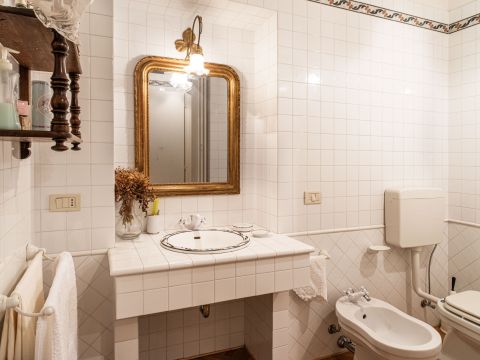 Via IV Novembre, 5 - Varzi