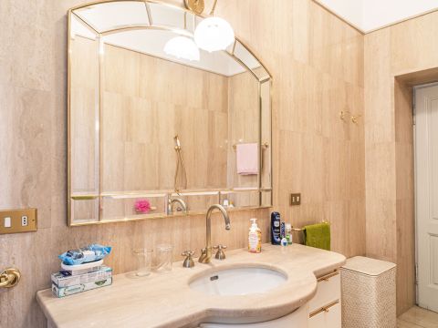 Via IV Novembre, 5 - Varzi