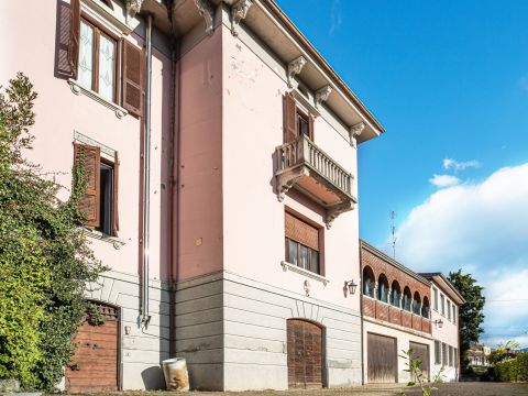 Via IV Novembre, 5 - Varzi