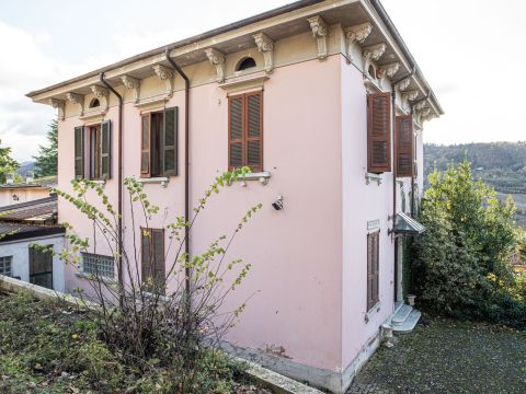 Via IV Novembre, 5 - Varzi