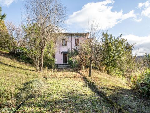 Via IV Novembre, 5 - Varzi