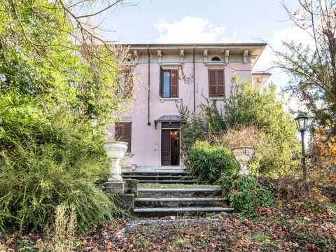 Via IV Novembre, 5 - Varzi