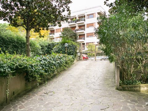 Via Suvereto, 257 - Roma