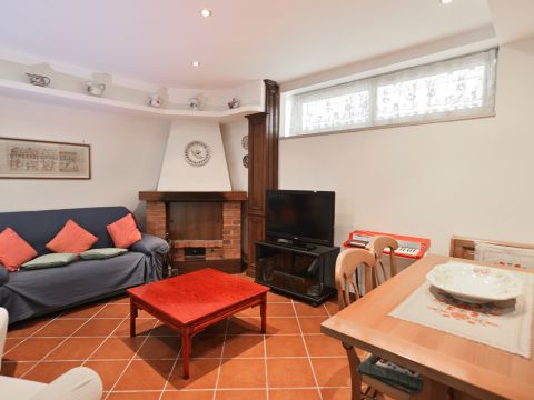 Via Antonio Gramsci, 27 - Aprilia