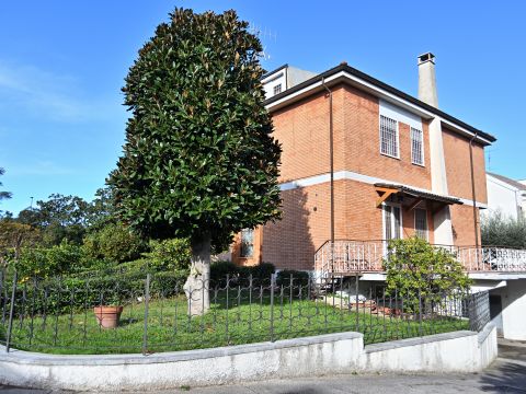 Via Antonio Gramsci, 27 - Aprilia